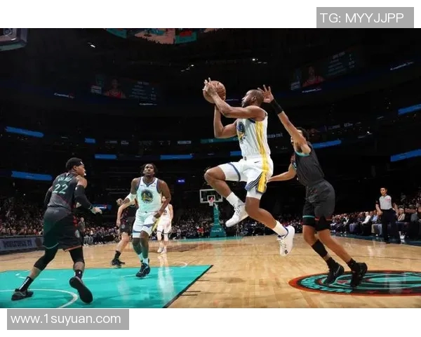 克里斯保罗:篮球场上的智慧指挥官与传奇领袖之路 克里斯保罗:篮球场上的智慧指挥官与传奇领袖之路